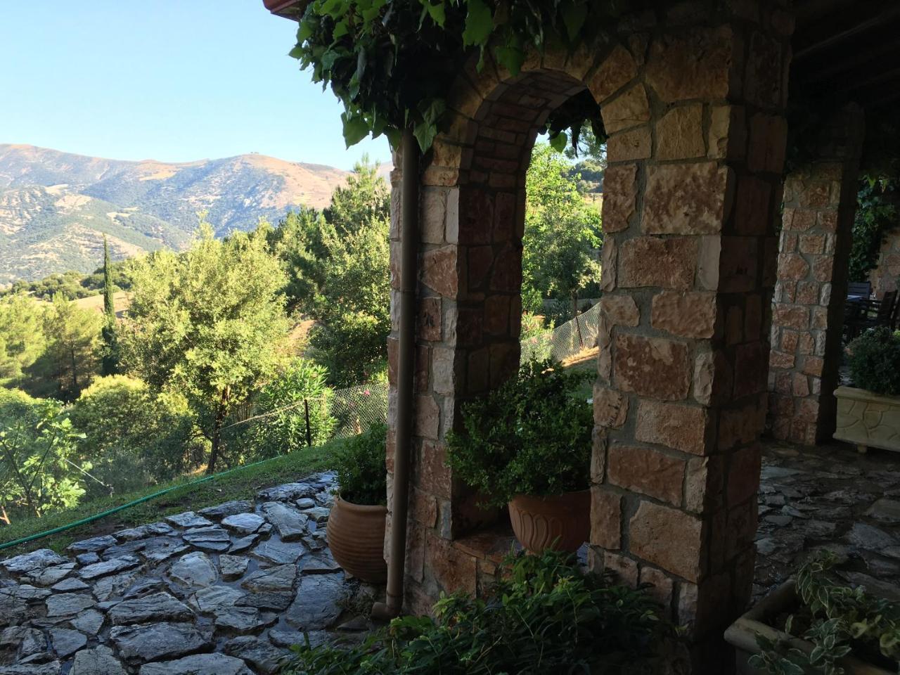 Aphrodite'S Inn Kalavrita Екстериор снимка